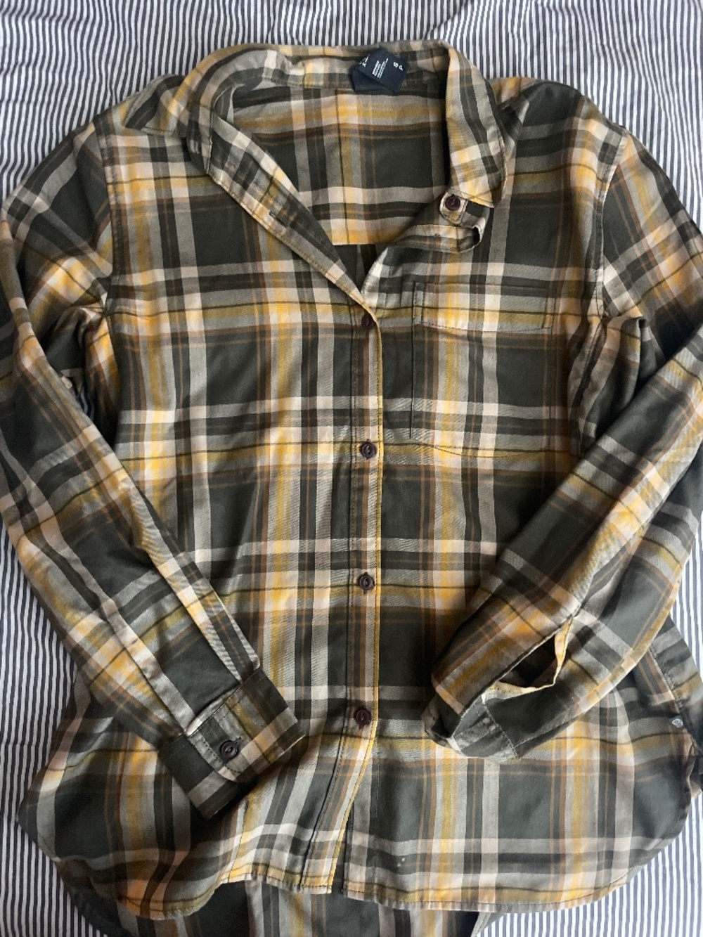 Mountain hardwear button down shirt
